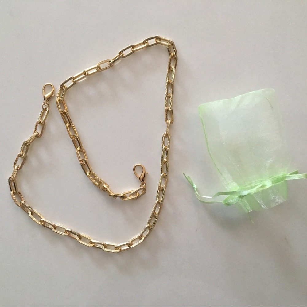 Gold toned mask chain with clasps